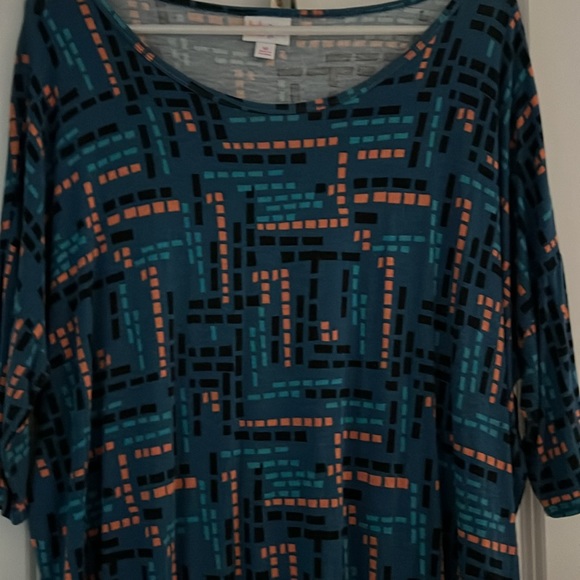 Lularoe Irma tunic medium - Picture 3 of 3